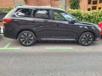 Usado Mitsubishi Outlander P-HEV 203 CV (149 kW) 2016 Negro SUV