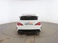Usado Mercedes CLA180 Shooting Brake AMG line 122 CV (89 kW) 2018 Blanco Familiar
