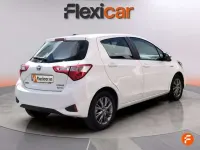 Usado Toyota Yaris Hybrid Active 101 CV (74 kW) 2020 Blanco Van