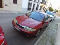 Usado Renault Laguna II Privilege 120 CV (88 kW) 2002 Rojo Berlina