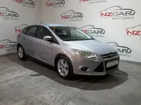 Usado Ford Focus Trend 100 CV (73 kW) 2013 Gris / plata Berlina