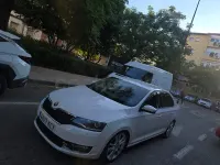 Usado Skoda Rapid Active 116 CV (85 kW) 2017 Blanco Utilitario