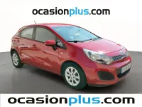 Usado Kia Rio 86 CV (63 kW) 2014 Rojo Utilitario