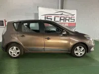 Usado Renault Scénic III Dynamique 110 CV (80 kW) 2013 Marrón Monovolumen