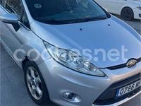 Usado Ford Fiesta Titanium 70 CV (51 kW) 2011 Gris / plata Berlina