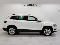 Usado Skoda Karoq Selection 150 CV (110 kW) 2025 Blanco SUV