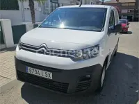 Usado Citroën Berlingo Live 102 CV (75 kW) 2021 Blanco Monovolumen
