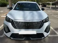 Usado Peugeot 2008 Allure 144 CV (105 kW) 2025 Blanco SUV