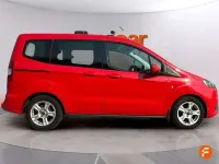 Usado Ford Tourneo Courier Ambiente 102 CV (75 kW) 2018 Rojo Monovolumen