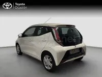 Usado Toyota Aygo X-play 69 CV (50 kW) 2015 Blanco Utilitario