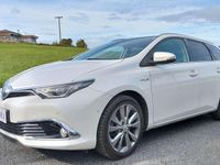 Usado Toyota Auris Touring Sports Active 136 CV (100 kW) 2015 Blanco Familiar