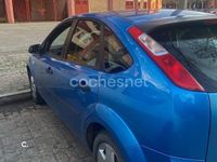 Usado Ford Focus Trend 109 CV (80 kW) 2005 Azul Berlina