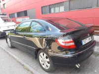 Usado Mercedes C220 143 CV (105 kW) 2004 Negro Berlina