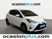 Usado Toyota Yaris Hybrid Active 100 CV (73 kW) 2019 Blanco Berlina