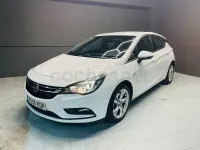Usado Opel Astra Dynamic 136 CV (100 kW) 2018 Blanco Berlina