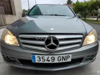 Usado Mercedes C200 Avantgarde 136 CV (100 kW) 2009 Gris / plata Berlina