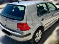 Usado VW Golf IV Highline 105 CV (77 kW) 2003 Gris / plata Berlina