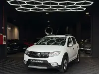 Usado Dacia Sandero Comfort 90 CV (66 kW) 2019 Blanco Utilitario