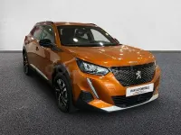 Usado Peugeot 2008 Allure 100 CV (73 kW) 2023 Naranja SUV