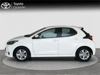 Usado Toyota Yaris Hybrid Active 116 CV (85 kW) 2021 Blanco Monovolumen