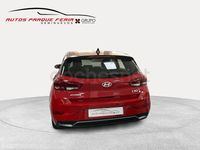 Usado Hyundai i30 100 CV (73 kW) 2024 Rojo Familiar