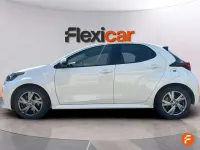 Usado Toyota Yaris Active 116 CV (85 kW) 2025 Blanco Utilitario