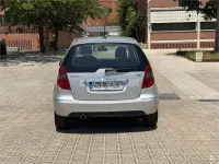 Usado Mercedes A180 Avantgarde 109 CV (80 kW) 2012 Gris / plata Utilitario