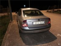 Usado VW Passat Trendline 130 CV (95 kW) 2002 Gris / plata Berlina