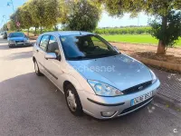 Usado Ford Focus Trend 100 CV (73 kW) 2002 Gris / plata Berlina