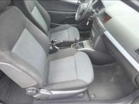 Usado Opel Astra GTC Enjoy 90 CV (66 kW) 2007 Gris Utilitario