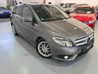 Usado Mercedes B180 122 CV (89 kW) 2013 Gris Monovolumen