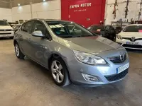 Usado Opel Astra Selective 115 CV (84 kW) 2012 Gris / plata Berlina