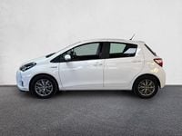 Usado Toyota Yaris Hybrid Active 100 CV (73 kW) 2018 Blanco Berlina