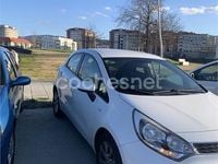 Usado Kia Rio 84 CV (61 kW) 2014 Blanco Berlina
