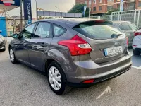 Usado Ford Focus Trend 115 CV (84 kW) 2011 Marrón Berlina