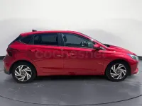 Usado Hyundai i20 79 CV (58 kW) 2025 Rojo Utilitario
