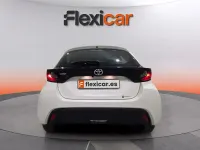 Usado Toyota Yaris Comfort 72 CV (52 kW) 2023 Blanco Utilitario