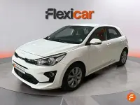 Usado Kia Rio 100 CV (73 kW) 2023 Blanco Berlina