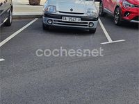 Usado Renault Clio II 60 CV (44 kW) 2000 Gris / plata Berlina