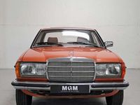Usado Mercedes 230 185 CV (136 kW) 1982 Naranja Coupe
