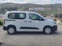 Usado Citroën Berlingo Feel 100 CV (73 kW) 2022 Blanco Monovolumen