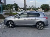 Usado Peugeot 2008 Allure 120 CV (88 kW) 2015 Gris / plata SUV