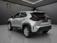 Usado Toyota Yaris Cross Active 116 CV (85 kW) 2024 Gris / plata SUV