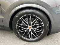 Usado Porsche Cayenne 470 CV (345 kW) 2024 Gris / plata SUV