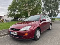 Begagnad Ford Focus Ghia 90 HK (66 kW) 2001 Röd Kombi