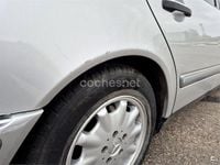 Usado Mercedes E230 Elegance 150 CV (110 kW) 1995 Gris / plata Berlina