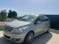 Usado Mercedes B180 109 CV (80 kW) 2011 Gris / plata Utilitario