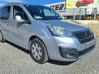 Usado Peugeot Partner Tepee Active 100 CV (73 kW) 2016 Gris / plata Monovolumen