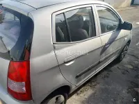 Usado Kia Picanto LX 65 CV (47 kW) 2005 Gris / plata Utilitario