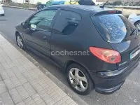 Usado Peugeot 206 90 CV (66 kW) 2005 Negro Berlina